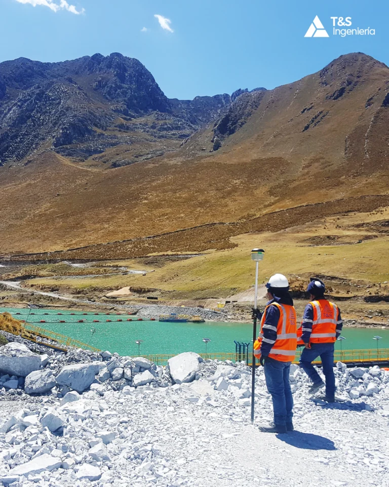 Topografía: Cruces del Mineroducto, Antamina